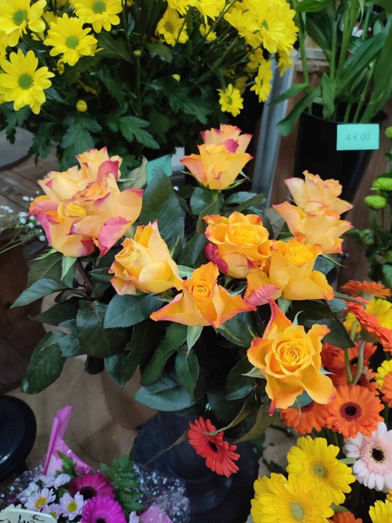Roses orangées pour mariage et événements, fleuriste Bapaume